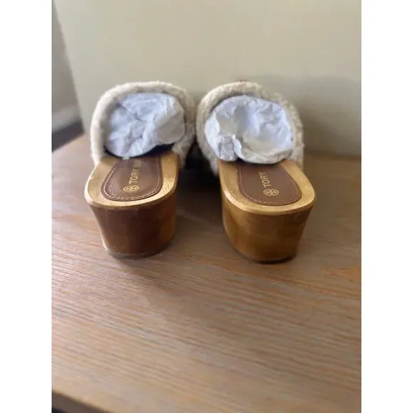 Tory Burch Shearling Clogs Women’s Size 9 Jessa Mules Tan Beige Gold Chain Shoes - Picture 10 of 15